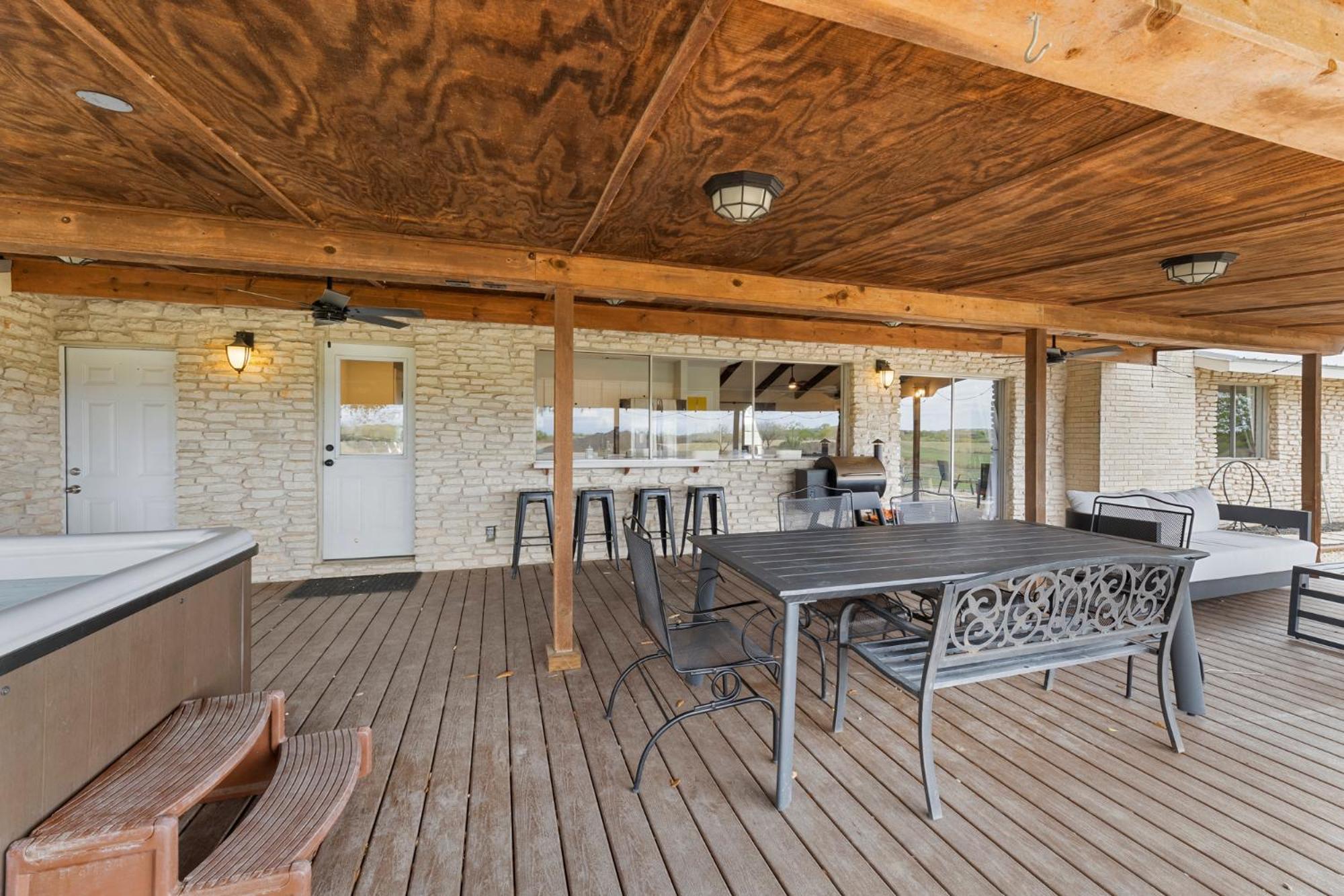 Вілла Farm Retreat With Jacuzzi, Fire Pit, Mini Goats, Mini Ponies And Mini Cows Сан-Маркос Номер фото
